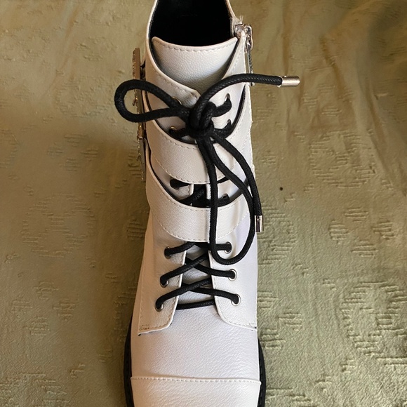 JS White Boot - Picture 4 of 11
